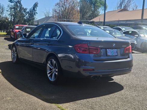 Used 2018 BMW 330i xDrive Sedan AWD/4WD image 3