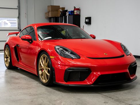 Used 2020 Porsche 718 Cayman GT4 RWD image 3