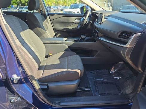 Used 2025 Nissan Rogue SV FWD image 14