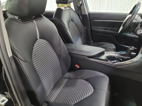 Used 2020 Toyota Camry SE image 51