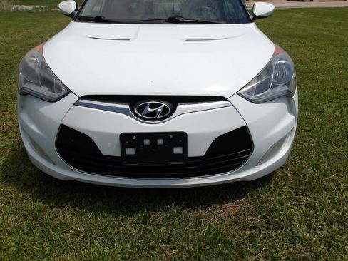 Used 2013 Hyundai Veloster w/ Tech Pkg FWD image 30