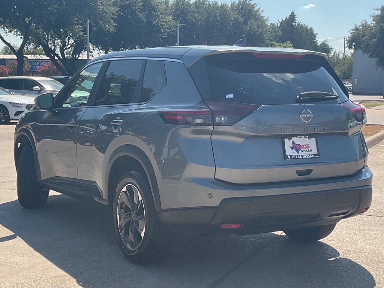 Used 2025 Nissan Rogue SV FWD image 6