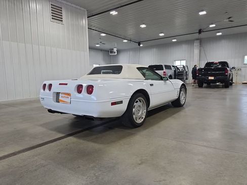 Used 1992 Chevrolet Corvette Convertible RWD image 8