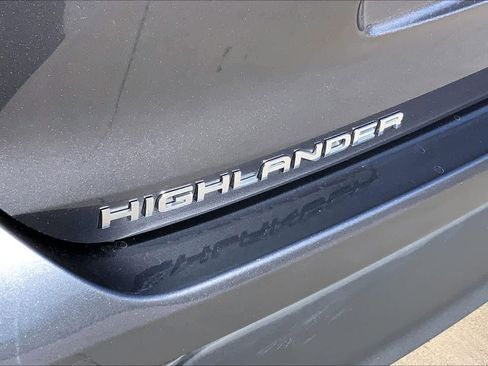 Used 2024 Toyota Highlander LE image 10