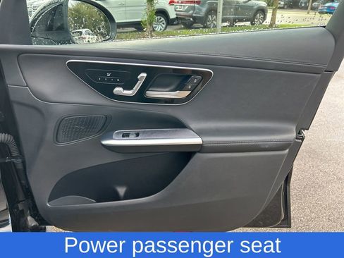 Used 2024 Mercedes-Benz GLC 300 4MATIC image 36