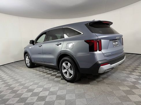 Used 2025 Kia Sorento LX image 10