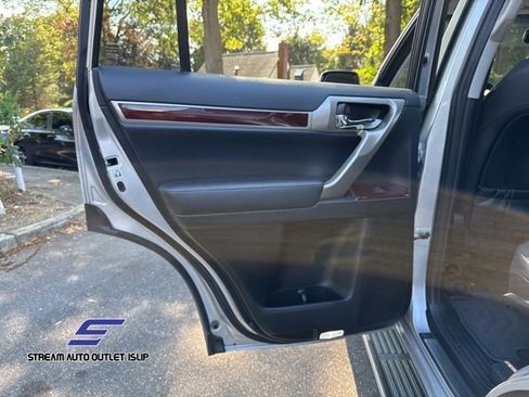 Used 2019 Lexus GX 460 image 26