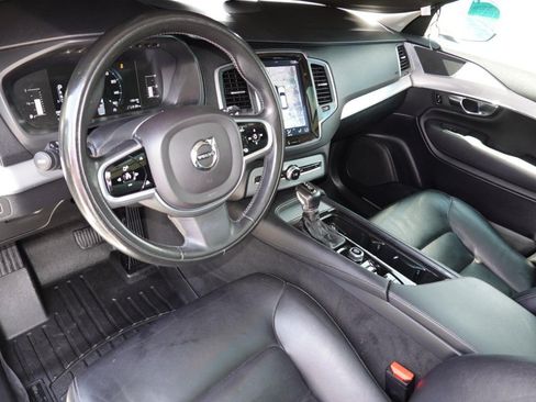 Used 2018 Volvo XC90 T5 Momentum w/ Convenience Package FWD image 14