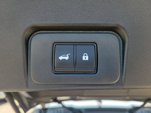 Used 2026 Nissan Rogue SV FWD image 8