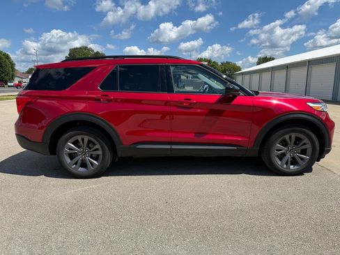 Used 2023 Ford Explorer XLT w/ Equipment Group 202A AWD/4WD image 4