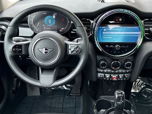 Used 2024 MINI Cooper 4-Door Hardtop image 15