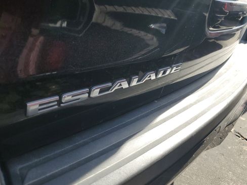 Used 2018 Cadillac Escalade Luxury image 5