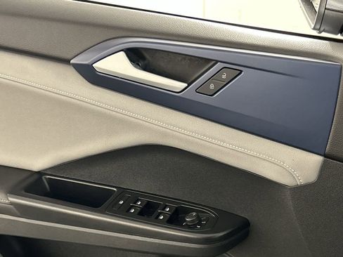 Used 2024 Volkswagen Taos SE image 19