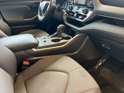 Certified 2024 Toyota Highlander LE image 20