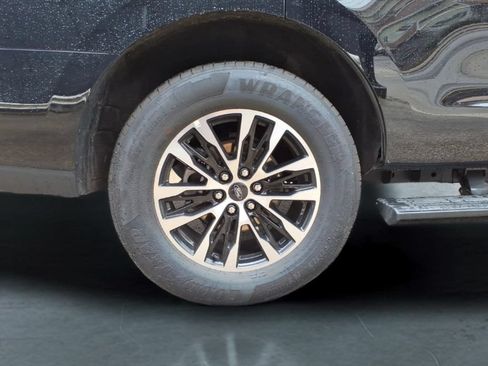 Used 2025 Ford Expedition Platinum AWD/4WD image 9