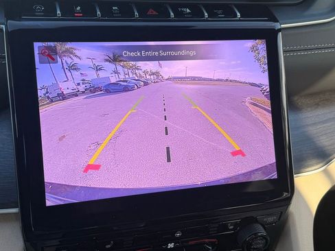 Certified 2025 Jeep Grand Cherokee Limited image 16