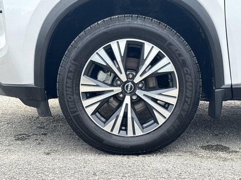 Used 2023 Nissan Rogue SV w/ SV Premium B Package FWD image 9