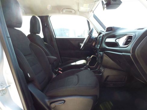 Used 2018 Jeep Renegade Latitude image 24