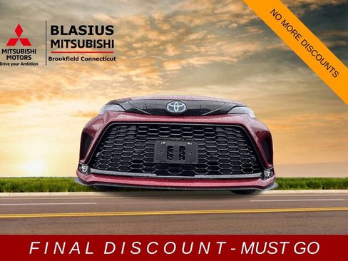 Used 2025 Toyota Sienna XSE w/ XSE Plus Package image 44