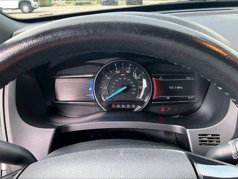 Used 2018 Ford Explorer XLT w/ Equipment Group 201A FWD image 16