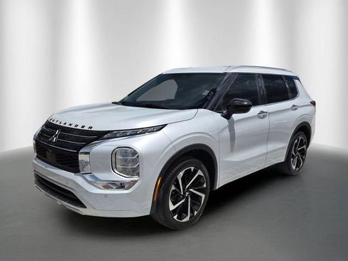 Used 2024 Mitsubishi Outlander SEL FWD image 2