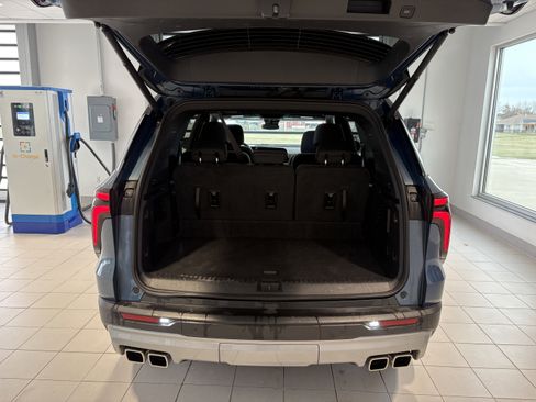 Used 2025 Chevrolet Traverse LT image 5