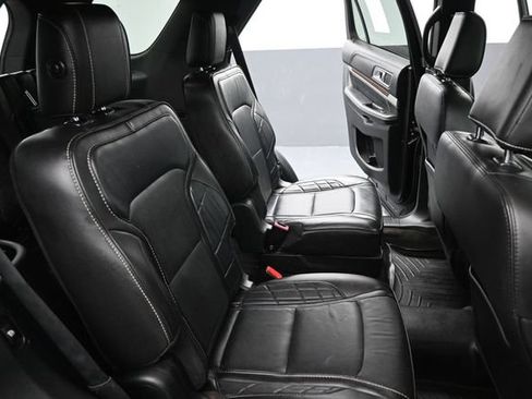 Used 2018 Ford Explorer Platinum AWD/4WD image 24