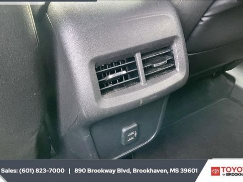 Used 2024 GMC Terrain SLE image 23