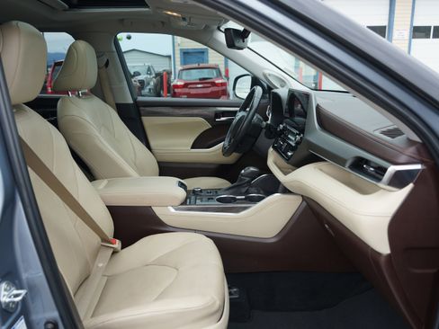 Used 2022 Toyota Highlander Limited image 33