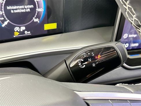 Used 2025 Volkswagen Tiguan SE image 21