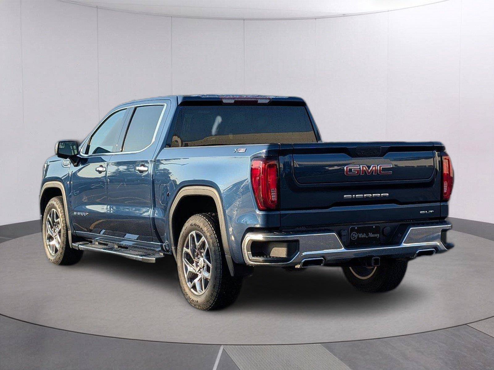 Used 2022 GMC Sierra 1500 SLT AWD/4WD image 3