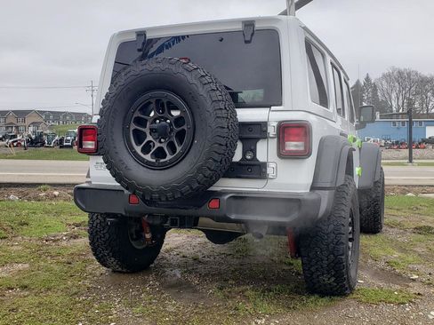 Used 2023 Jeep Wrangler Unlimited Sport image 3