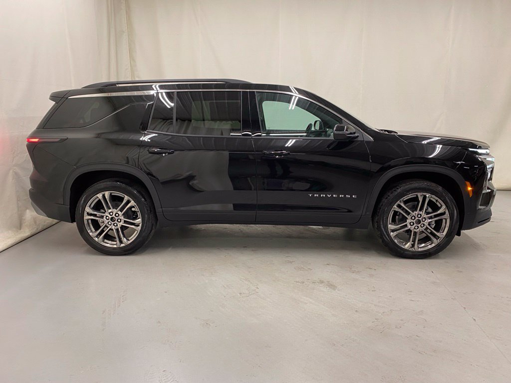 New 2027 Chevrolet Traverse LT w/ LPO, Floor Liner Package AWD/4WD image 9