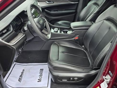 Used 2024 Jeep Grand Cherokee Limited image 9