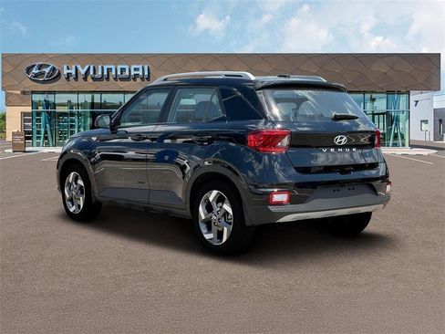 Used 2025 Hyundai Venue SEL image 5