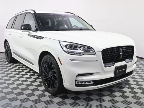 Used 2023 Lincoln Aviator Reserve w/ Equipment Group 201A AWD/4WD image 9