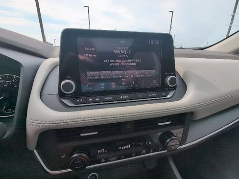 Used 2023 Nissan Rogue SV w/ SV Premium B Package FWD image 16