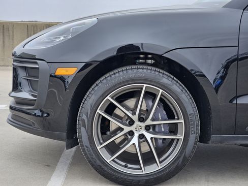 Certified 2025 Porsche Macan image 13
