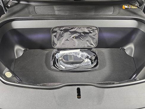 Used 2023 Rivian R1S Launch Edition image 14