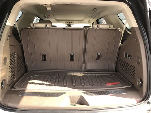 Used 2021 GMC Yukon Denali w/ Denali Premium Package image 9