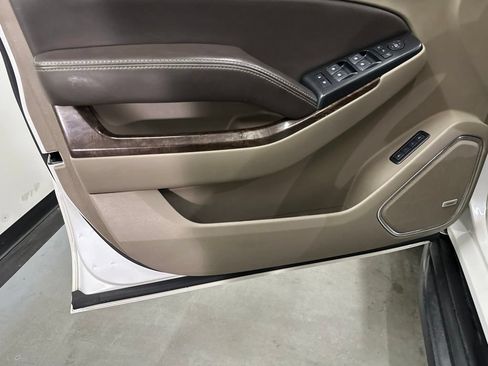 Used 2020 Chevrolet Suburban LT w/ Luxury Package RWD image 41