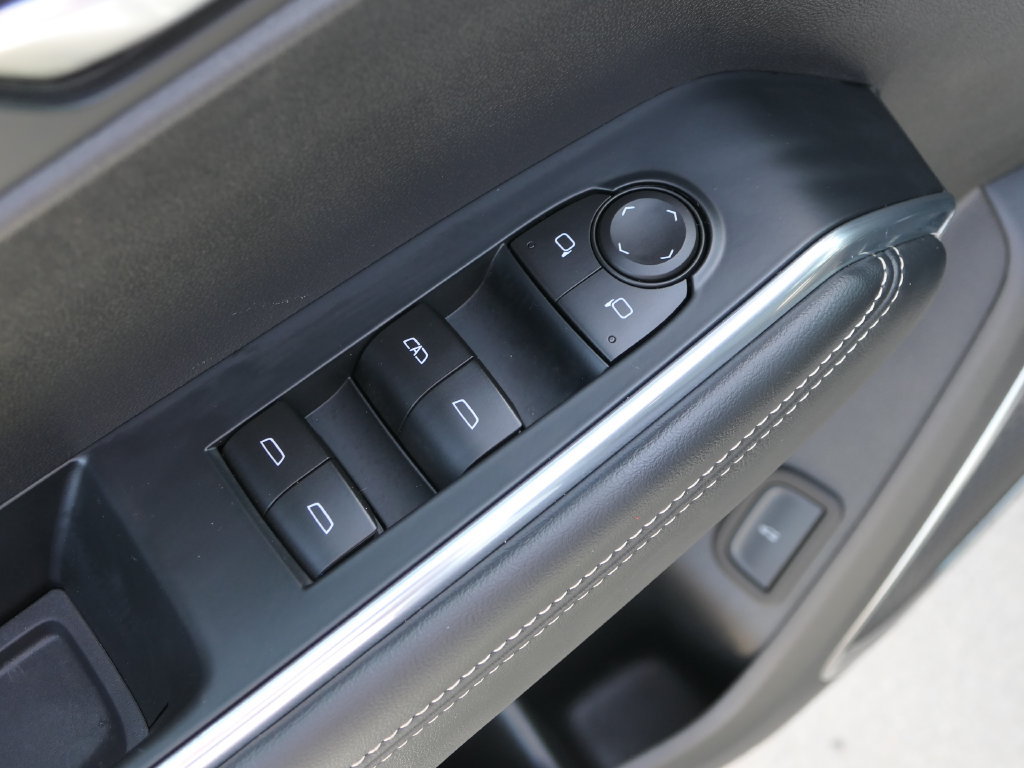 Used 2026 GMC Acadia Elevation w/ Elevation Premium Package FWD image 13