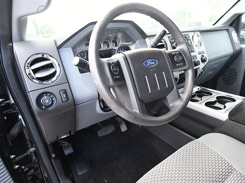 Used 2015 Ford F250 XLT w/ XLT Premium Package AWD/4WD image 12