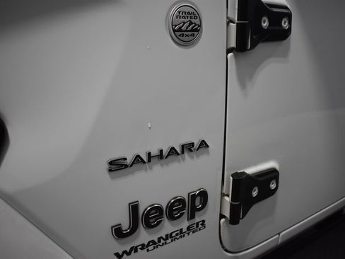 Used 2020 Jeep Wrangler Unlimited Sahara AWD/4WD image 40