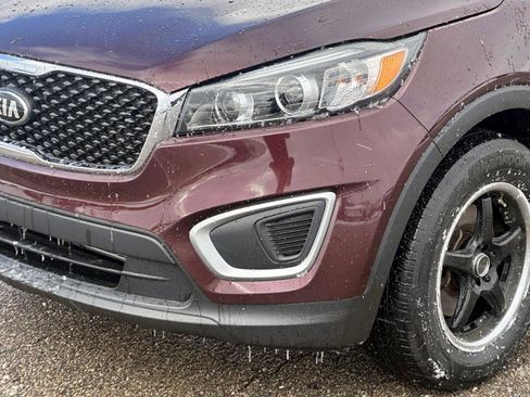 Used 2017 Kia Sorento LX image 8