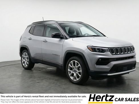Used 2025 Jeep Compass Limited image 1