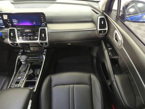 Used 2023 Kia Sorento SX image 16