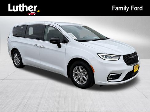 Used 2024 Chrysler Pacifica Touring-L FWD image 1