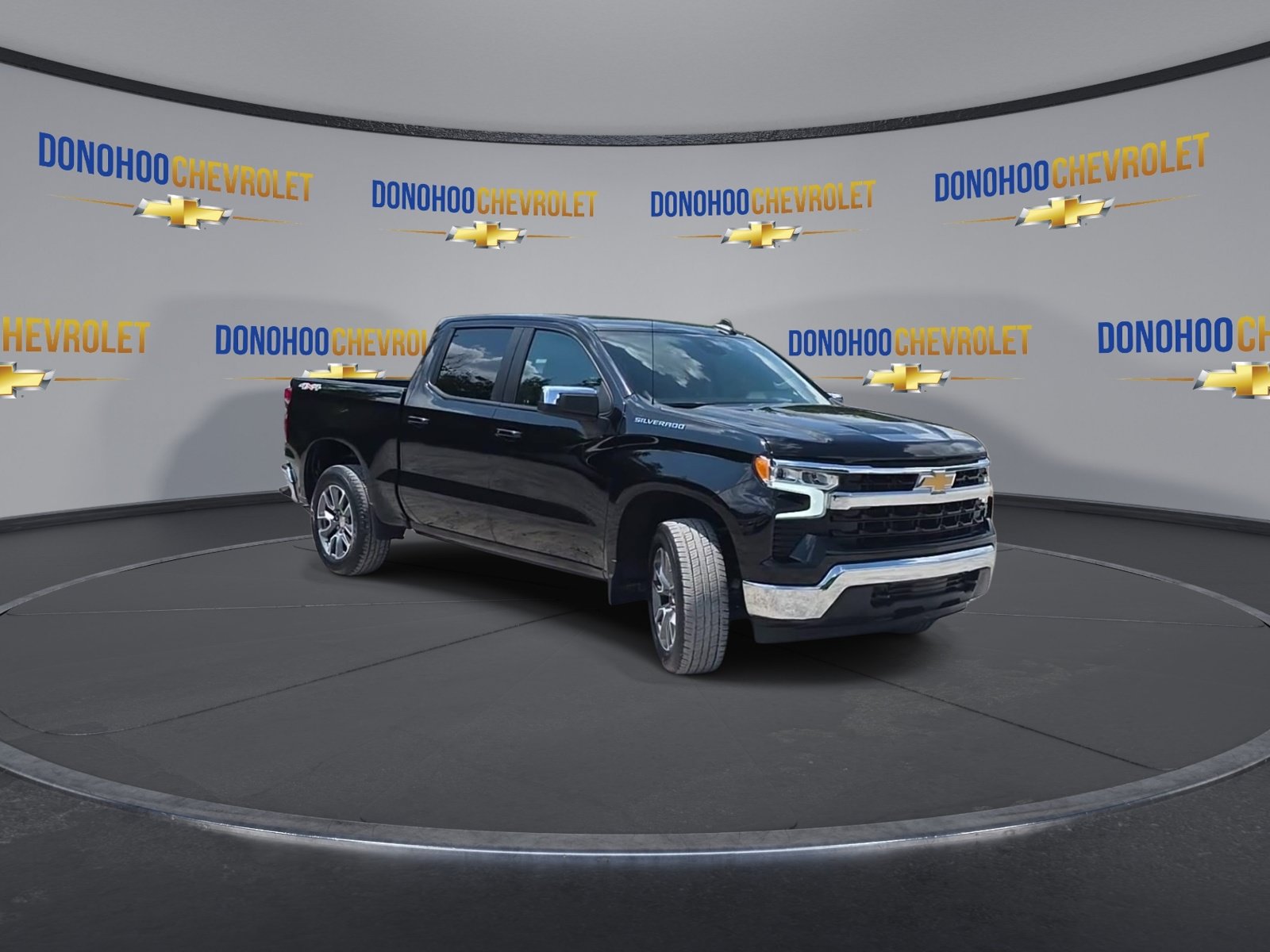 Used 2024 Chevrolet Silverado 1500 LT AWD/4WD image 6