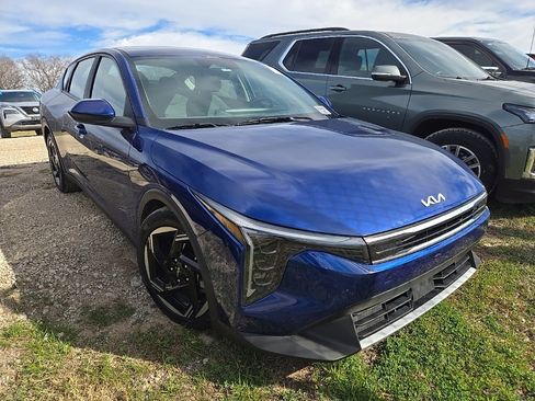 Used 2025 Kia K4 EX image 4